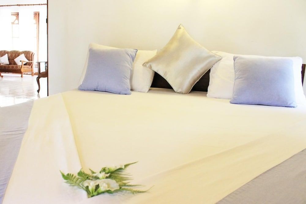Deluxe Double or Twin Room, 1 King Bed, Smoking, Garden View