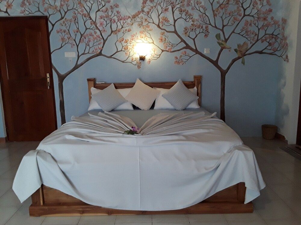 Deluxe Double or Twin Room, 1 King Bed, Smoking, Garden View