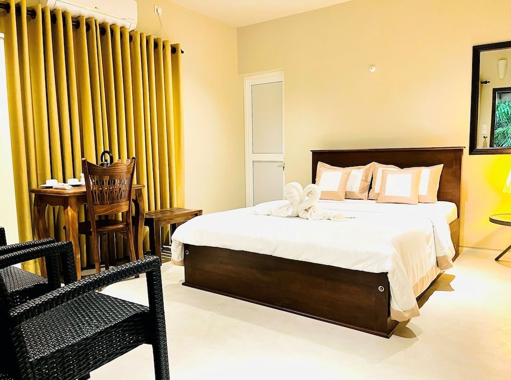 Deluxe Double Room with Balcony Garden View