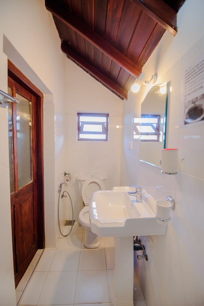 Muhsin Villa Twin Room 13