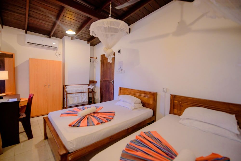 Muhsin Villa Twin Room 12