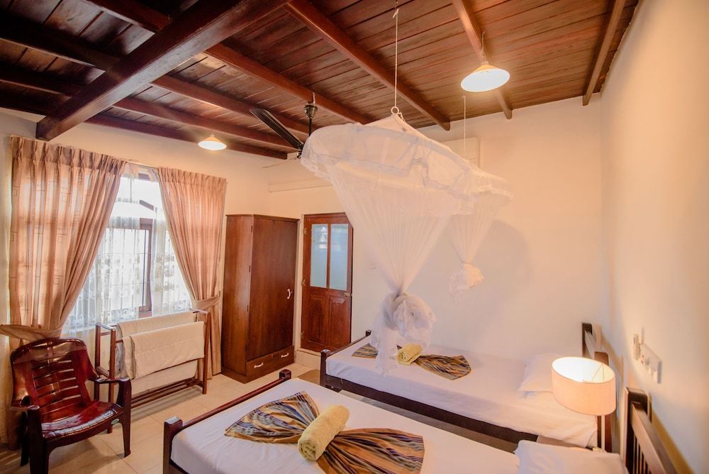 Muhsin Villa Twin Room 11