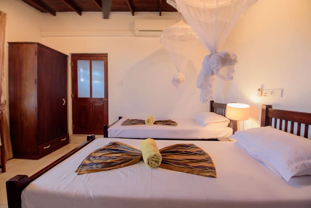 Muhsin Villa Twin Room 9