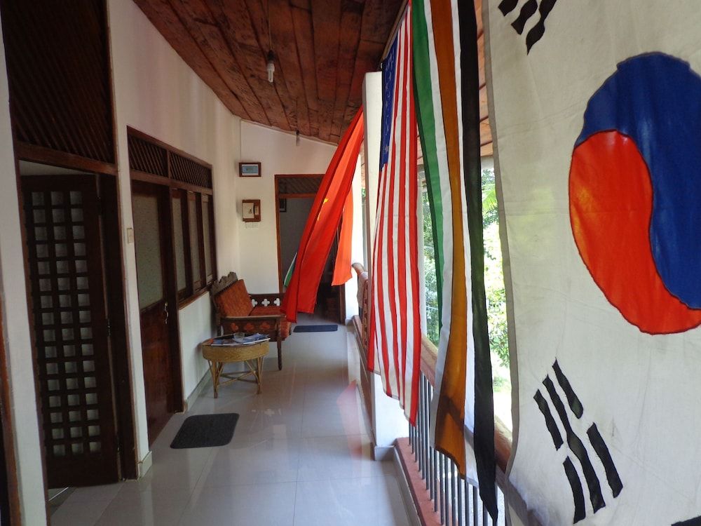 Brown's Edge Residence Family Room, Balcony, Garden View 9