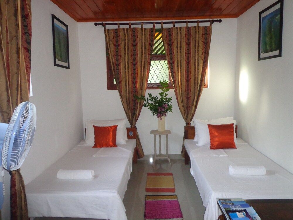 Brown's Edge Residence Triple Room 2