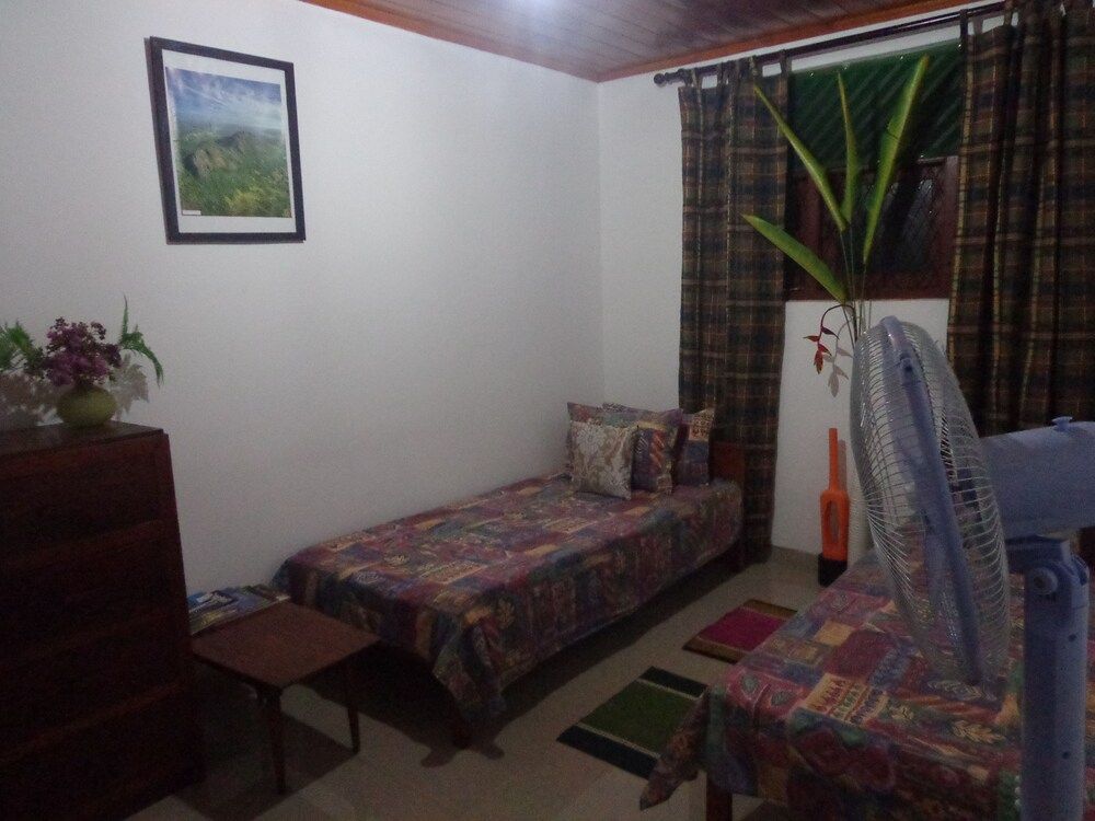 Brown's Edge Residence Standard Double Room 3