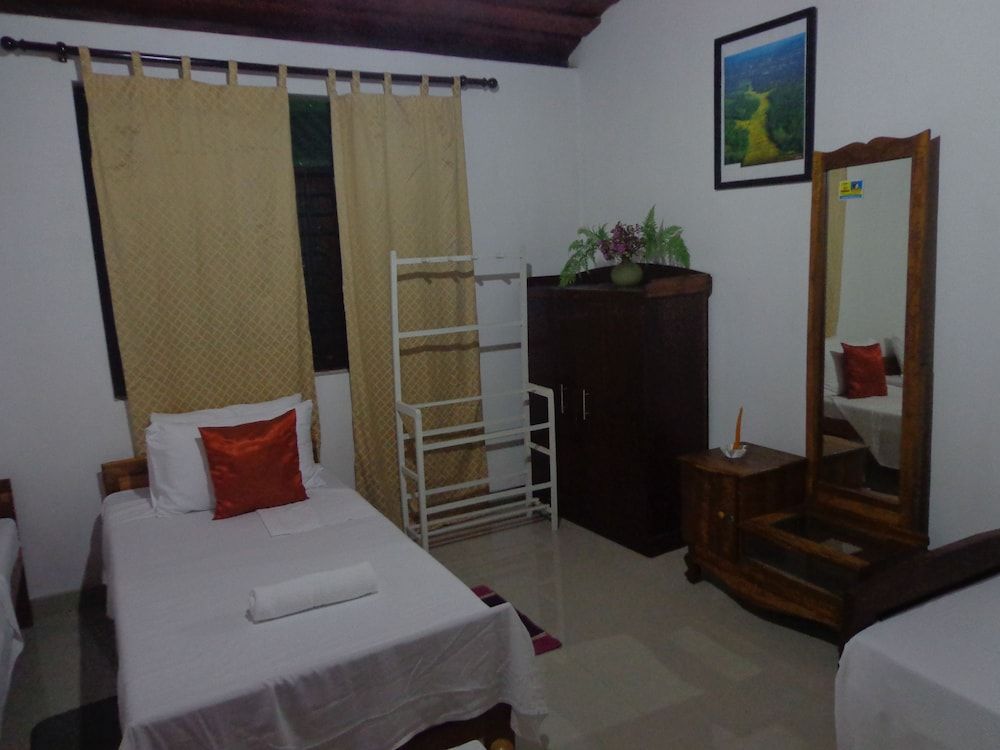 Brown's Edge Residence Family Room, Balcony, Garden View