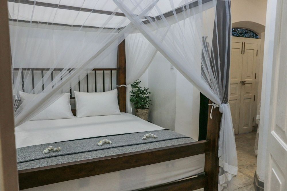 Villa Rosa Blanca - White Rose Family Room 8