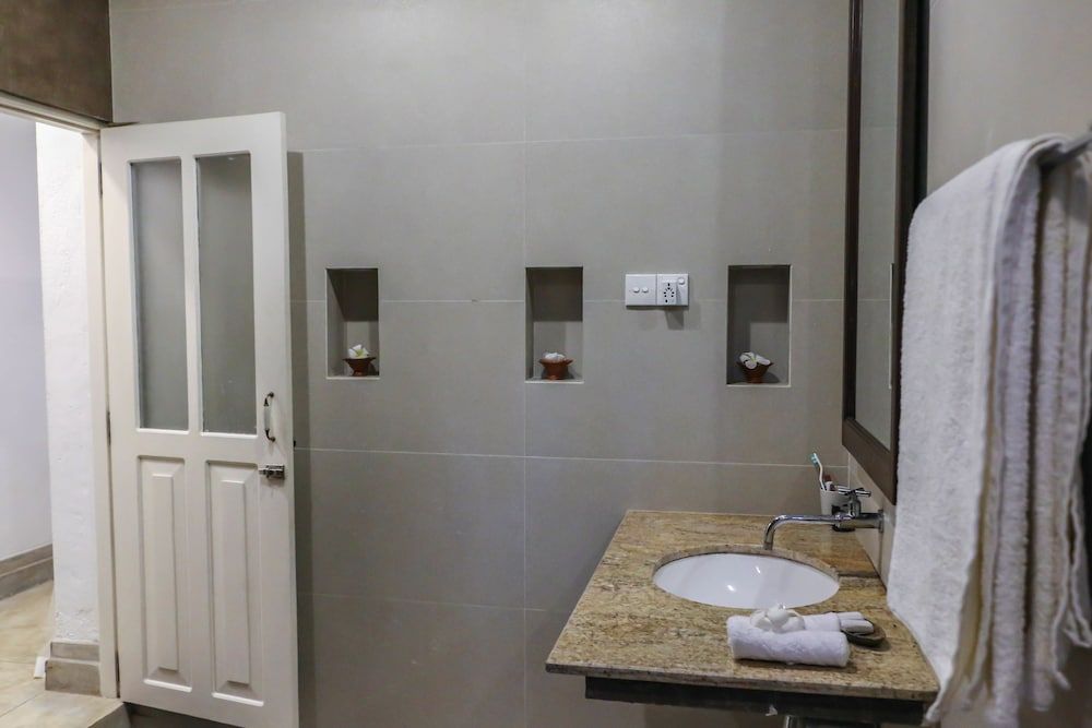 Villa Rosa Blanca - White Rose Family Room 14