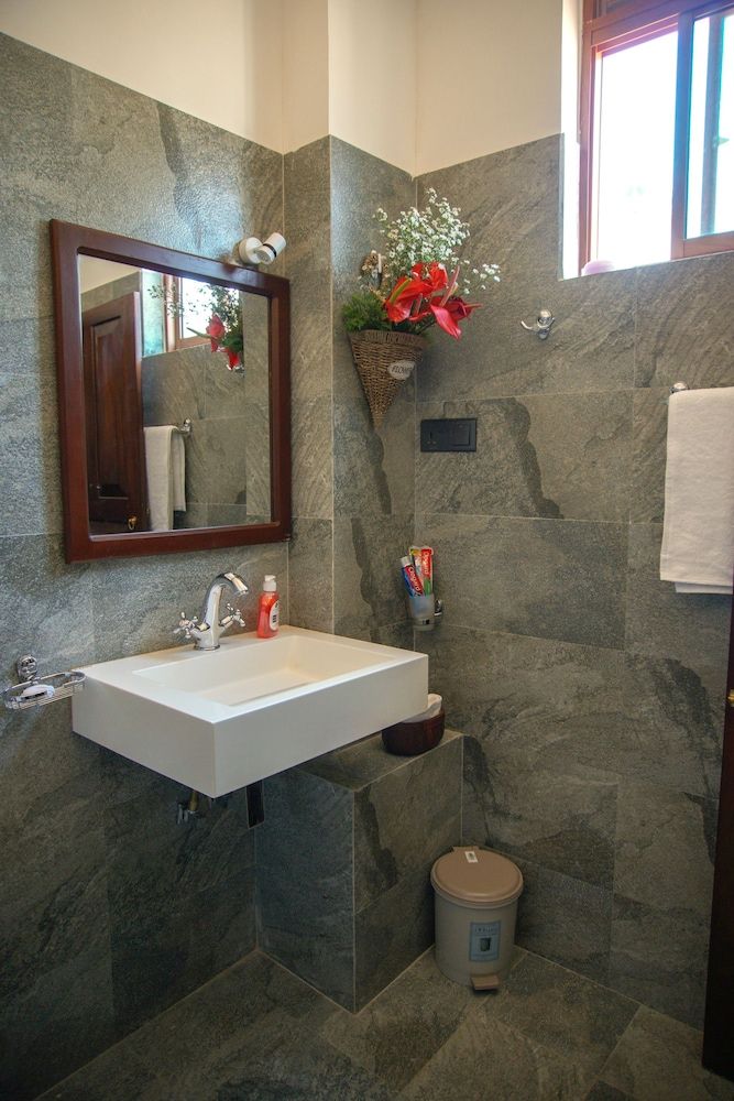 Dutch Wall Family Room, Multiple Beds 11