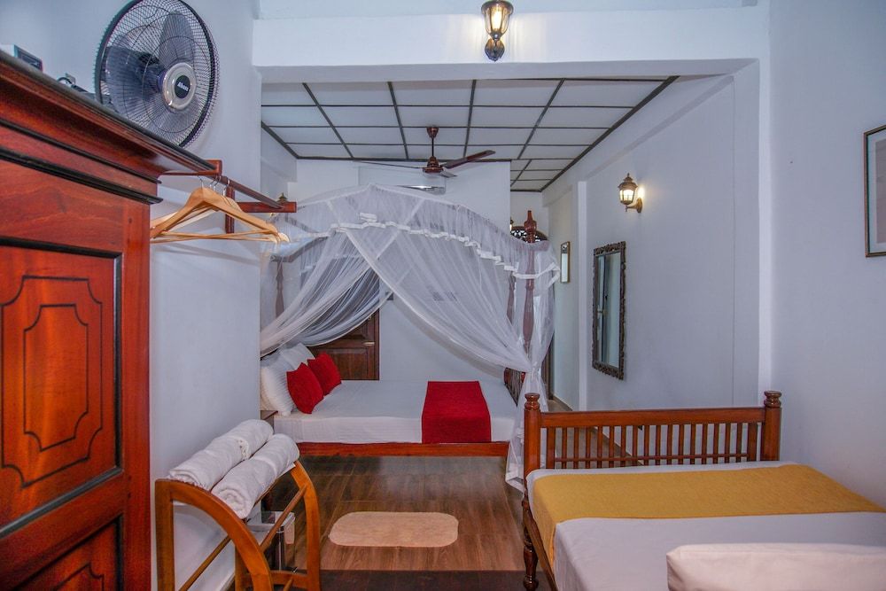 Dutch Wall Family Room, Multiple Beds 8