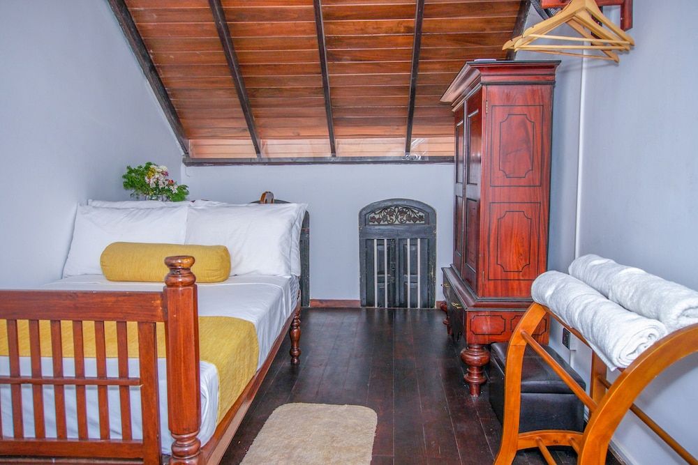 Dutch Wall Family Room, Multiple Beds 7