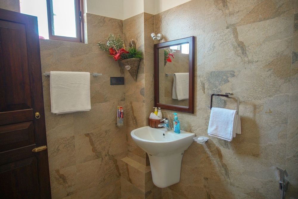 Dutch Wall Deluxe Room, 1 Queen Bed 9