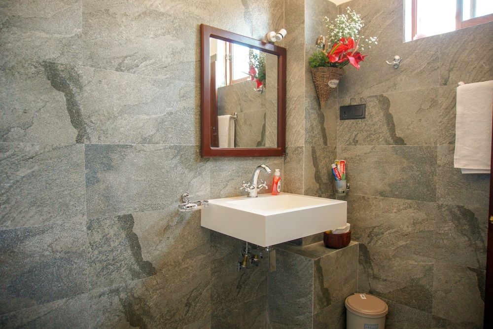 Dutch Wall Family Room, Multiple Beds 12