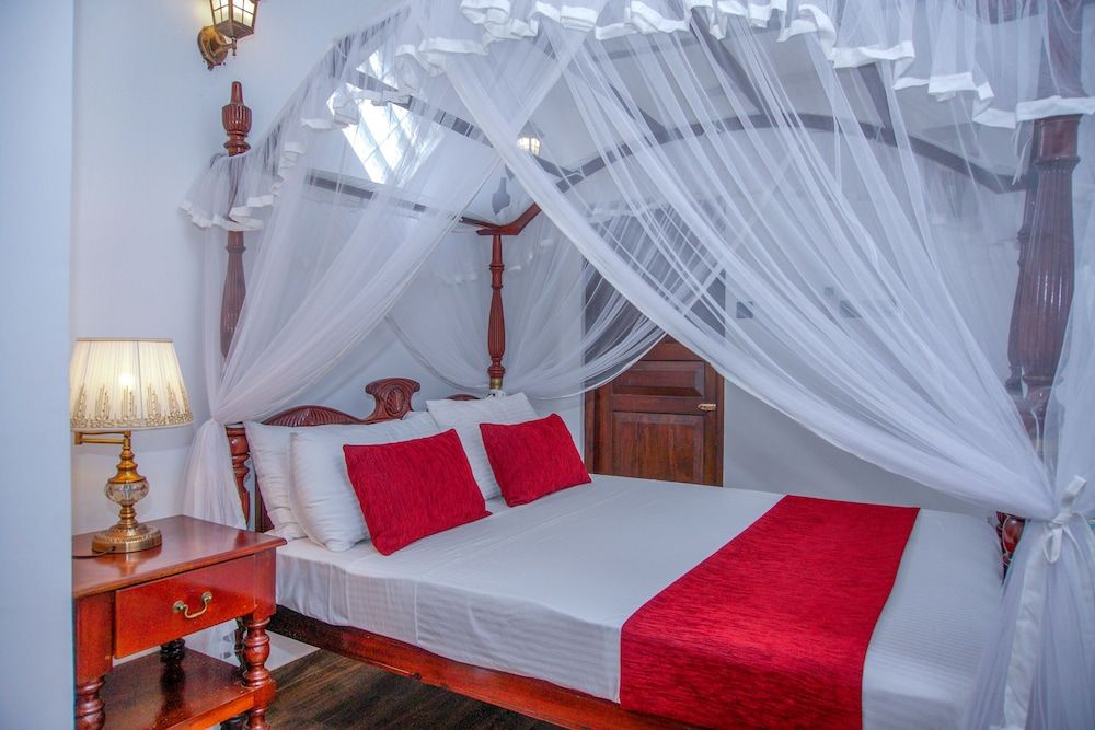 Dutch Wall Family Room, Multiple Beds 9