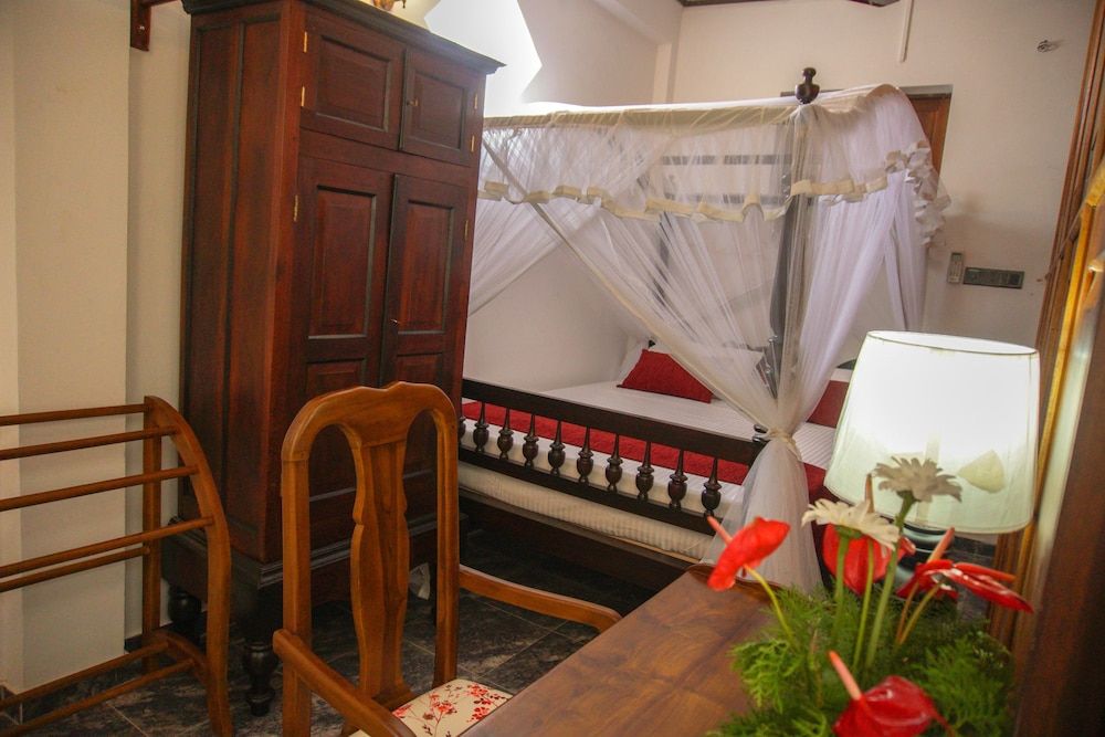 Dutch Wall Basic Room, 1 Queen Bed 3