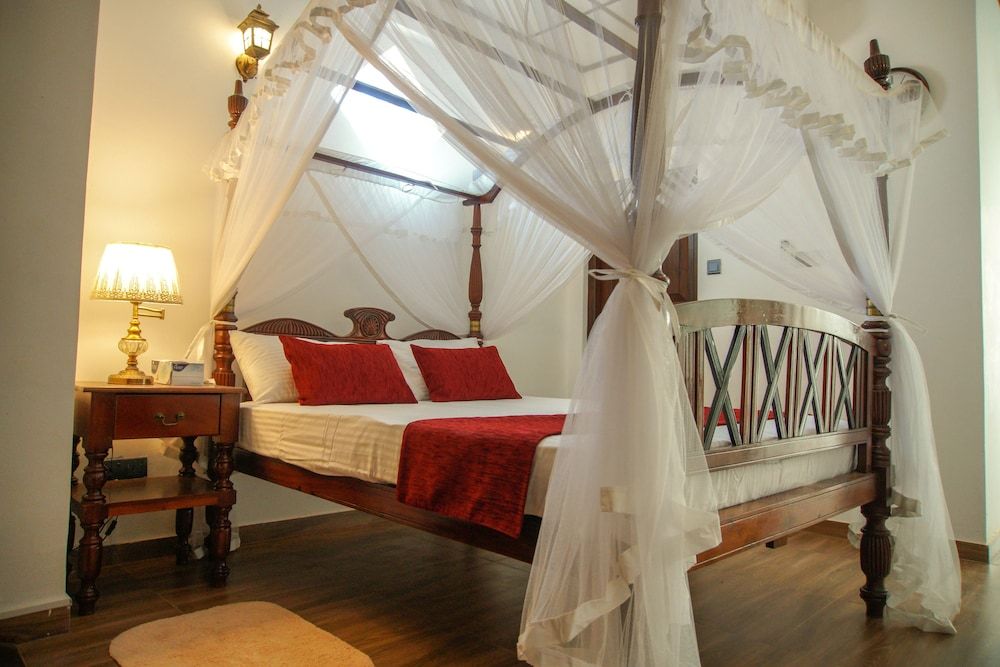 Dutch Wall Family Room, Multiple Beds 4