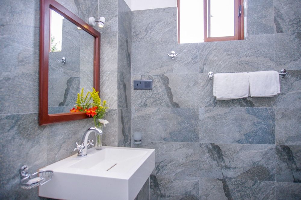 Dutch Wall Basic Room, 1 Queen Bed 11