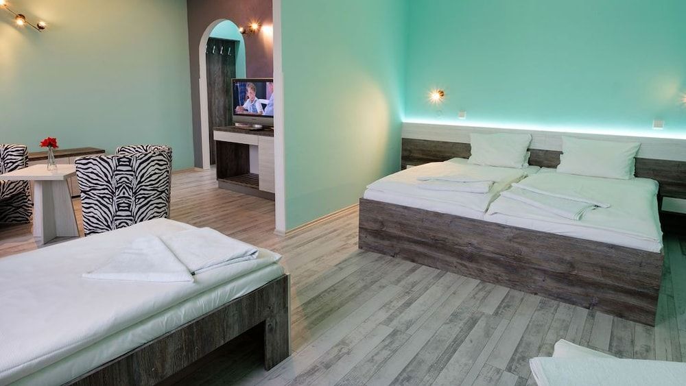 Hotel N Quadruple Room 4