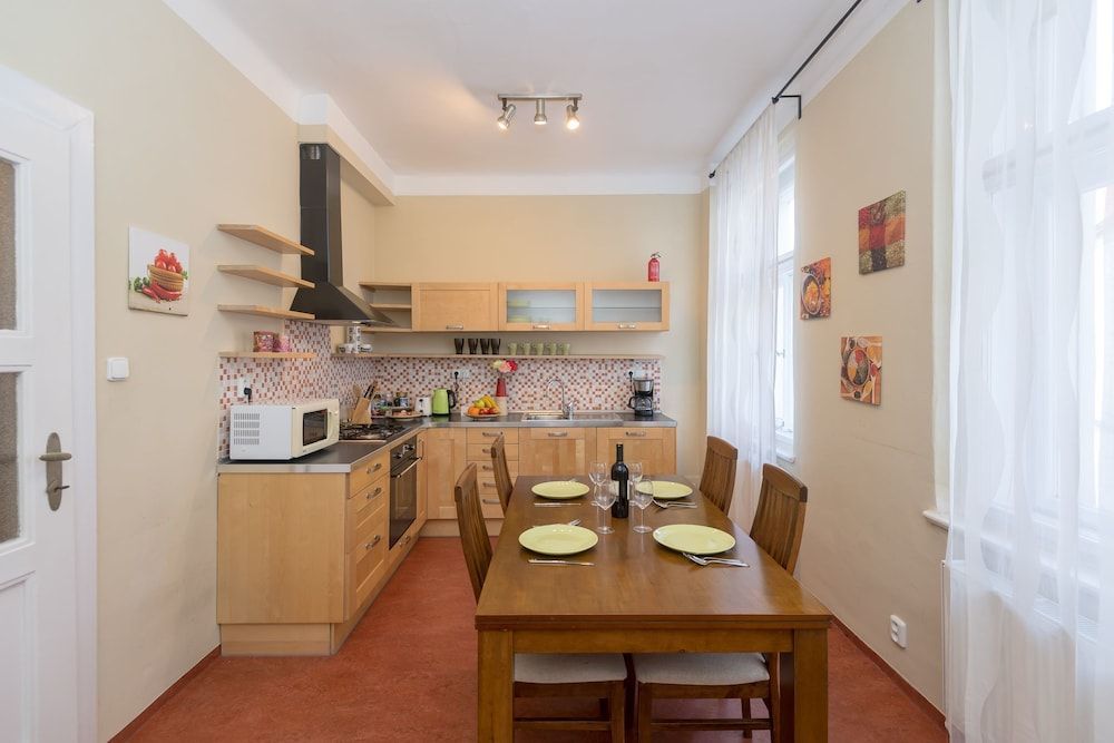 undefined Castle View Spacious Apartment 4