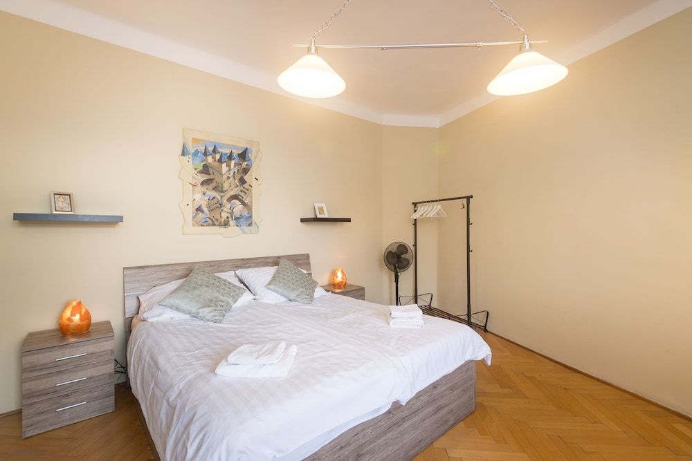 undefined Castle View Spacious Apartment 6