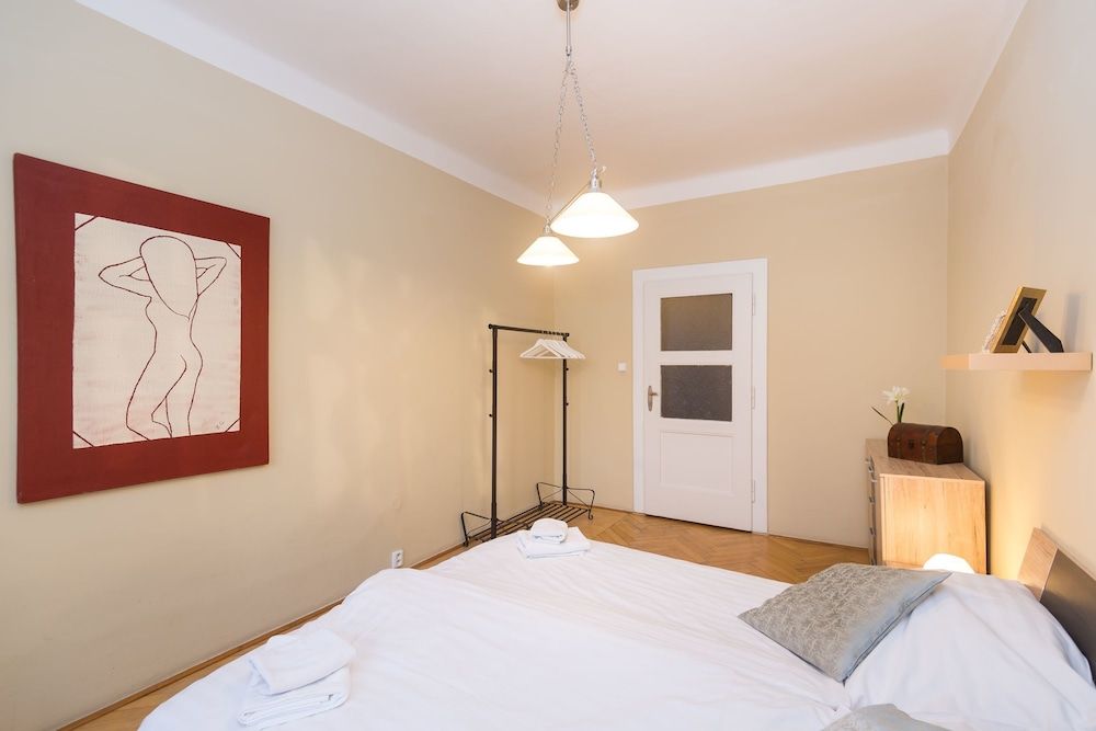 undefined Castle View Spacious Apartment 8