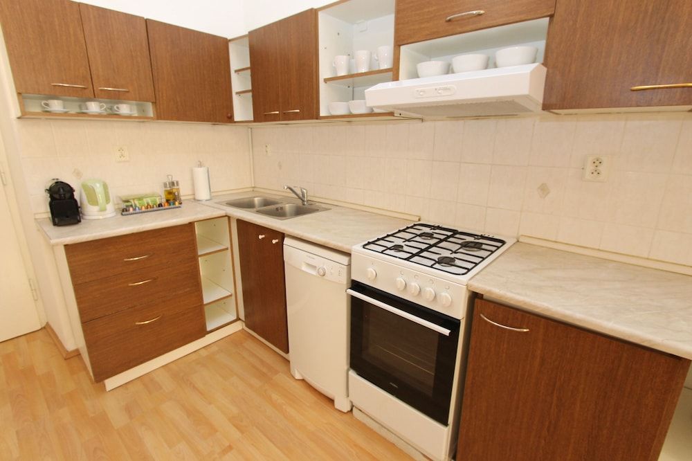 Zizka Home Apartments Basic Apartment, 3 Bedrooms, Kitchen 11