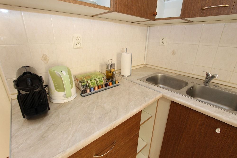 Zizka Home Apartments Basic Apartment, 3 Bedrooms, Kitchen 12