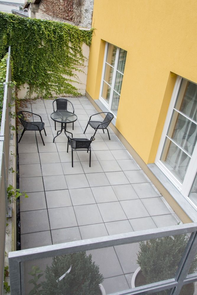 Limes Apartments Suite, Patio 6