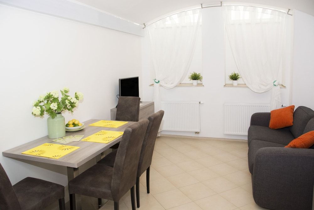 Limes Apartments Economy Apartment, 1 Queen Bed with Sofa bed, located in basement 3