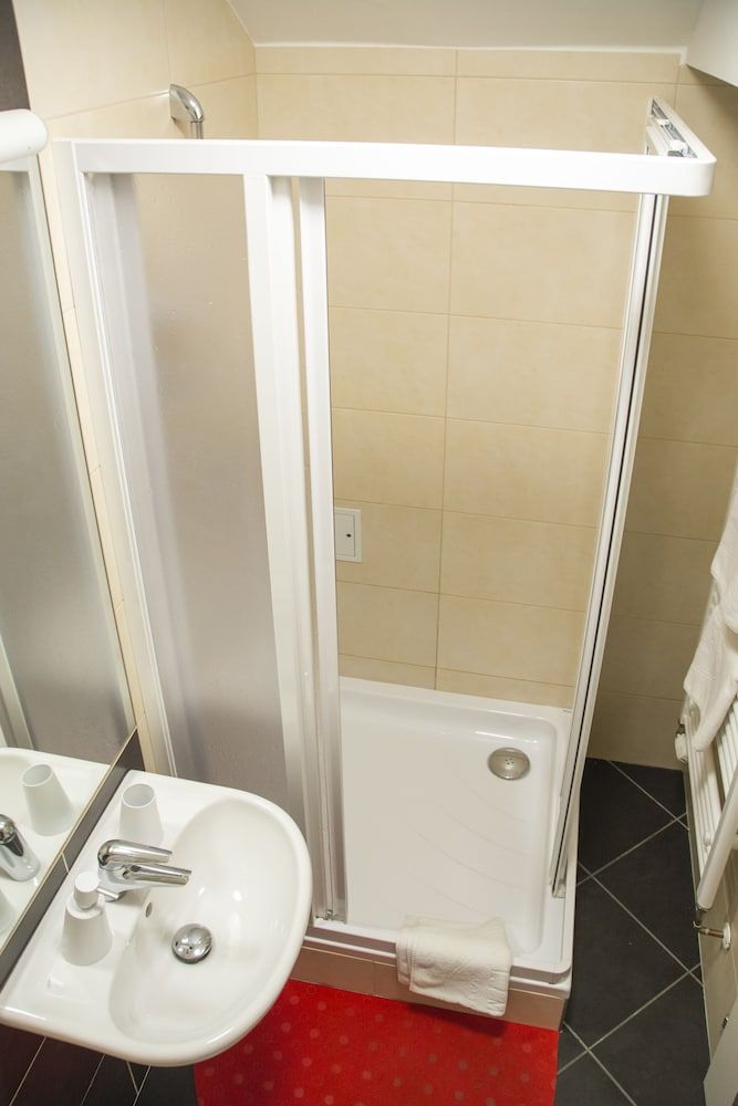 Limes Apartments Economy Apartment, 1 Queen Bed with Sofa bed, located in basement 5