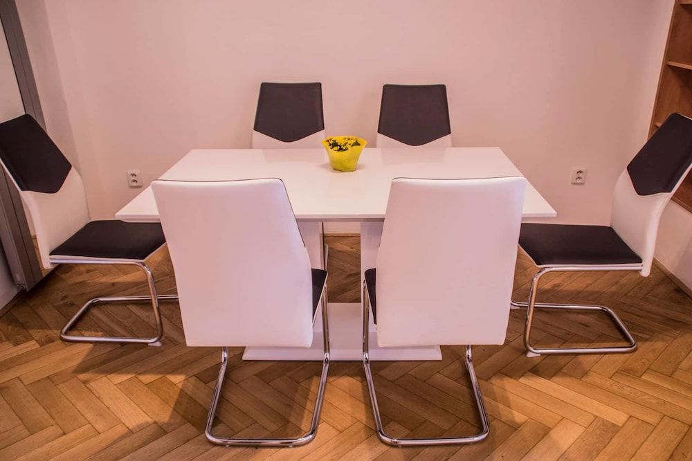 undefined Exclusive Riverside Apartment In Heart Of Prague 10