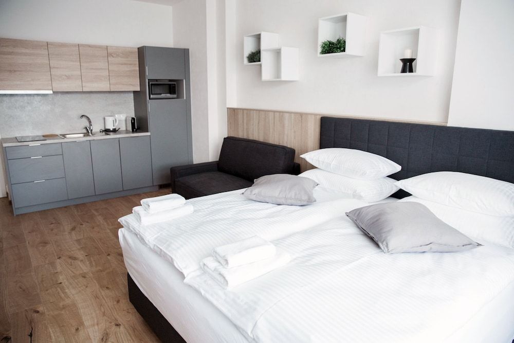 undefined Honest SMICHOV 9