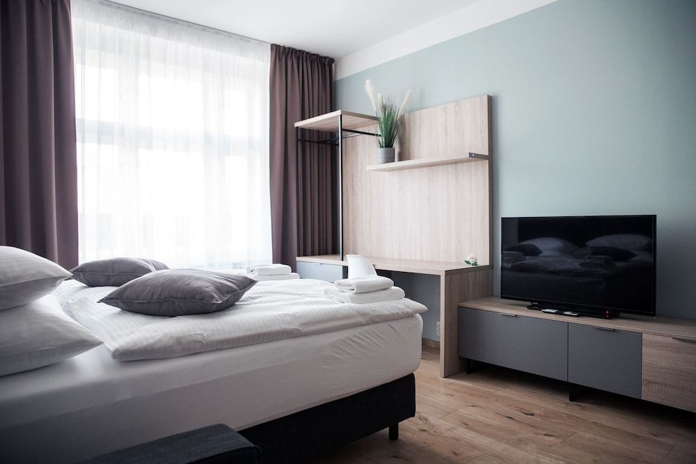 Honest SMICHOV Comfort Studio 8