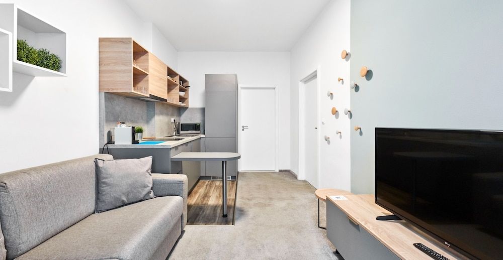 undefined Honest SMICHOV 2