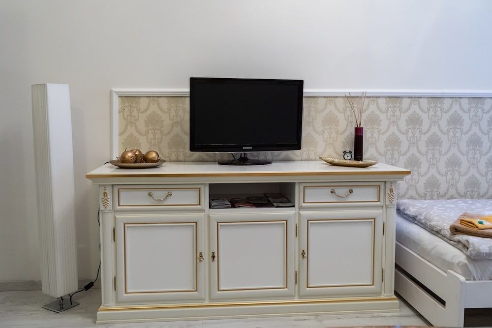 Studio near Congress Centre II. Romantic Studio, Multiple Beds, Kitchenette, Courtyard Area 16