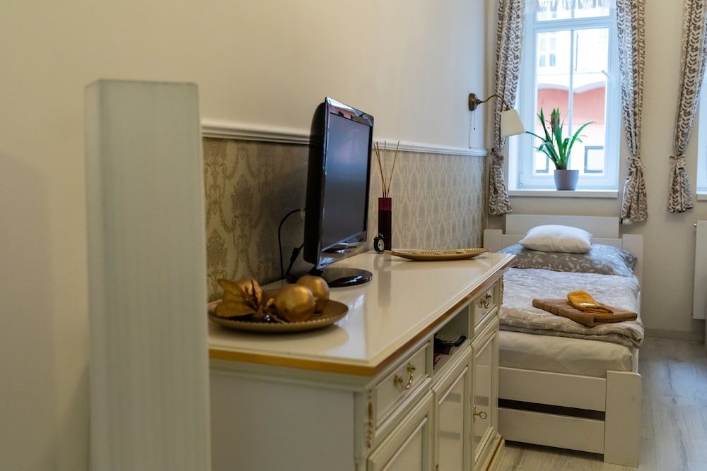 Studio near Congress Centre II. Romantic Studio, Multiple Beds, Kitchenette, Courtyard Area 15