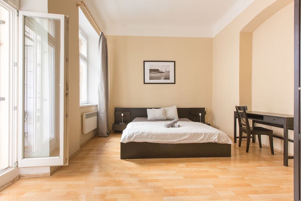 Premier Apartment near Museum Apartment, City View 2