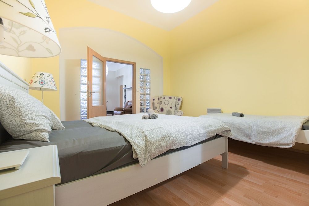 undefined Premier Apartment near Museum 6