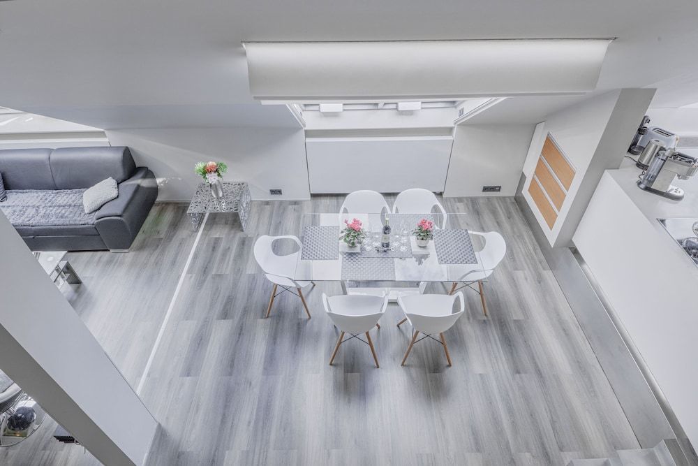 undefined Luxury Apartment in Centre 2