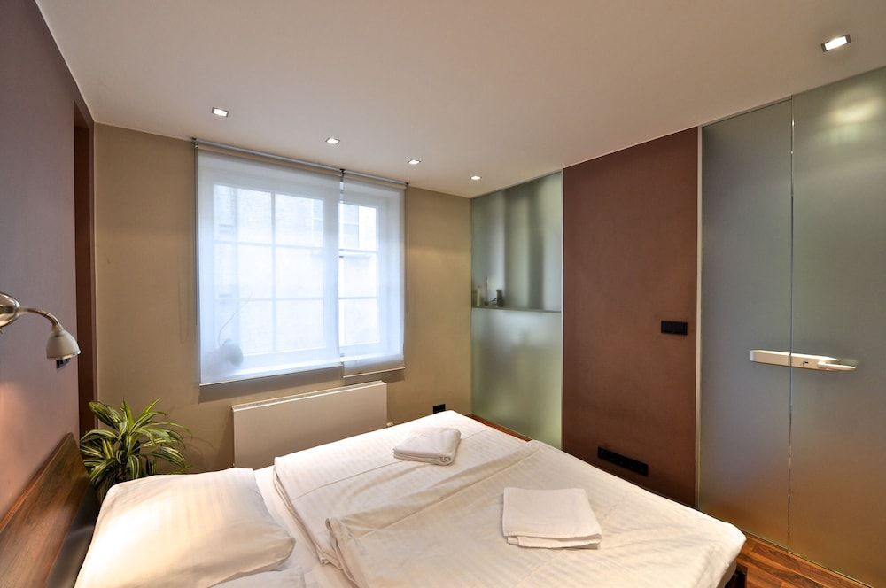 undefined Luxury Apartment in Centre 6