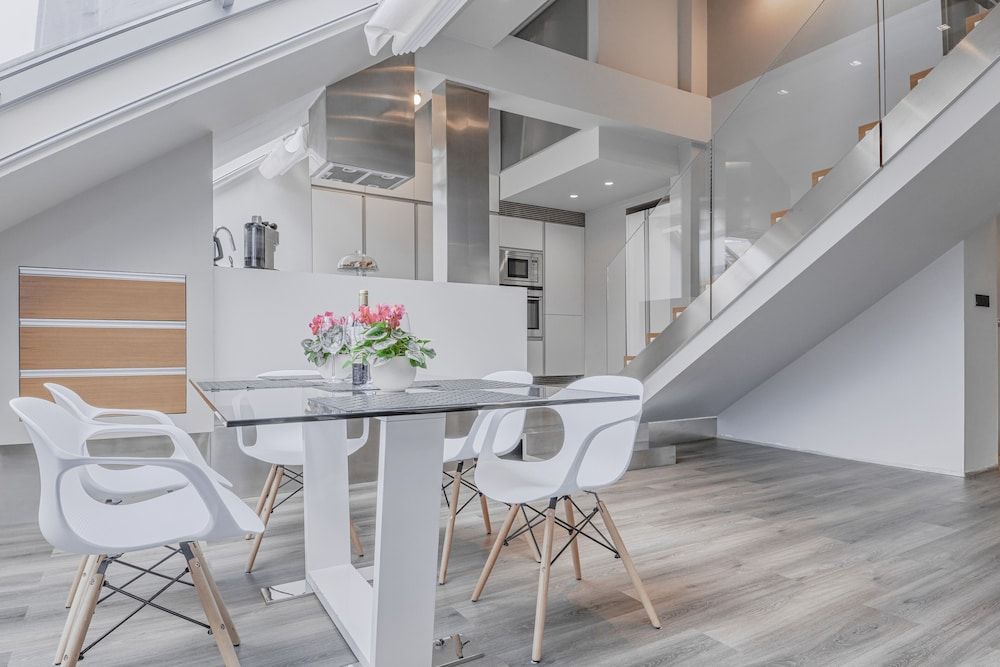 undefined Luxury Apartment in Centre 9