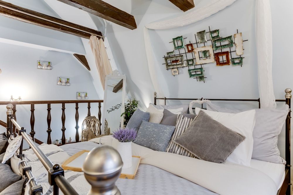 Incredible 2Br Loft in Heart of Prague Apartment, City View 9