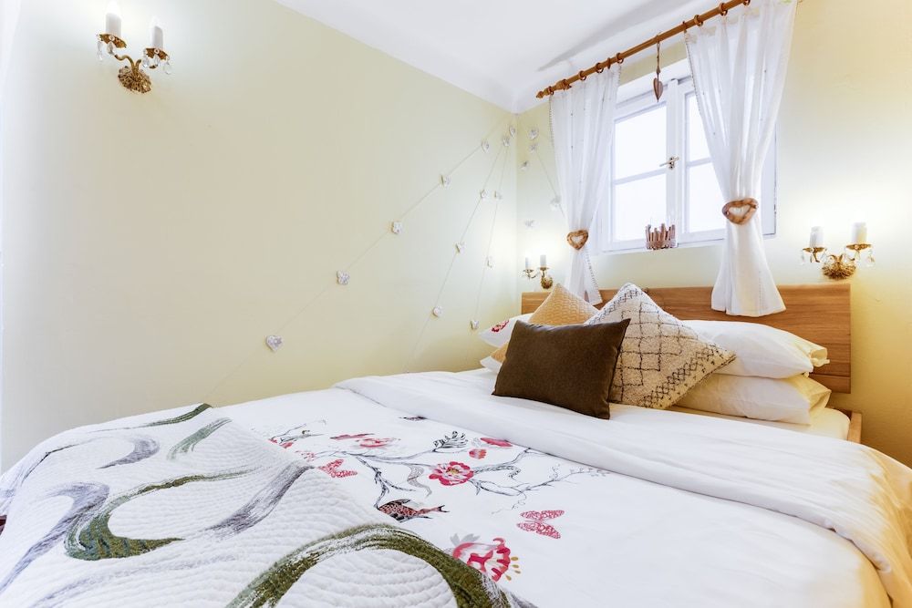 Incredible 2Br Loft in Heart of Prague Apartment, City View 7