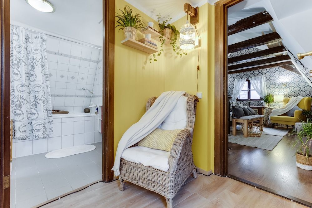 Incredible 2Br Loft in Heart of Prague Apartment, City View 6