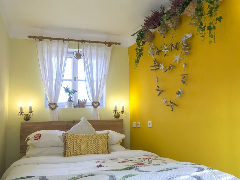 Incredible 2Br Loft in Heart of Prague Apartment, City View 5