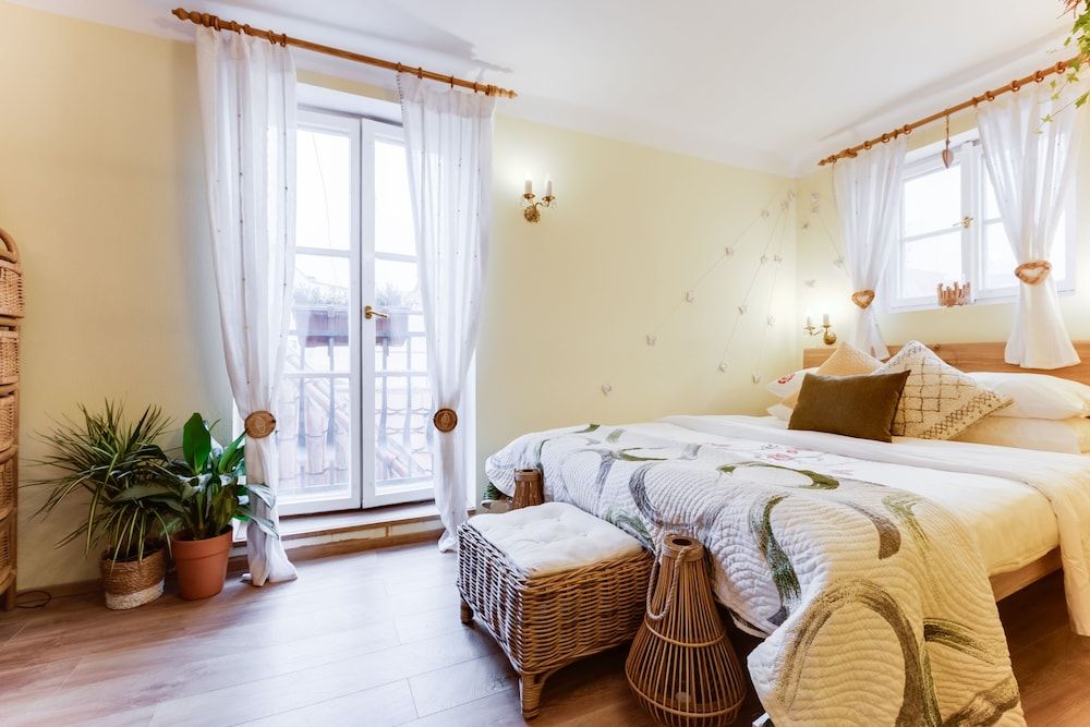 Incredible 2Br Loft in Heart of Prague Apartment, City View 3