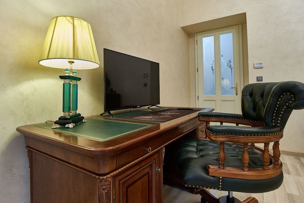 Presidential Apartment In The  Old Town Square Presidential Apartment 19