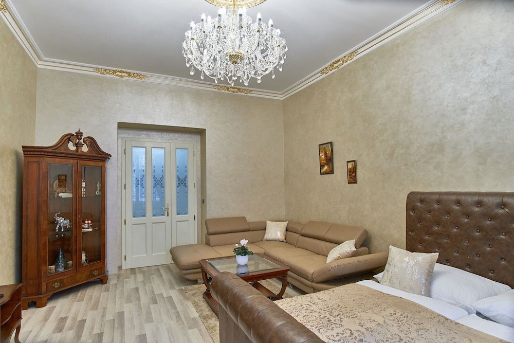 Presidential Apartment In The  Old Town Square Presidential Apartment 12