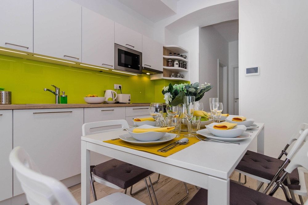 undefined Francouzska Modern Apartment 10